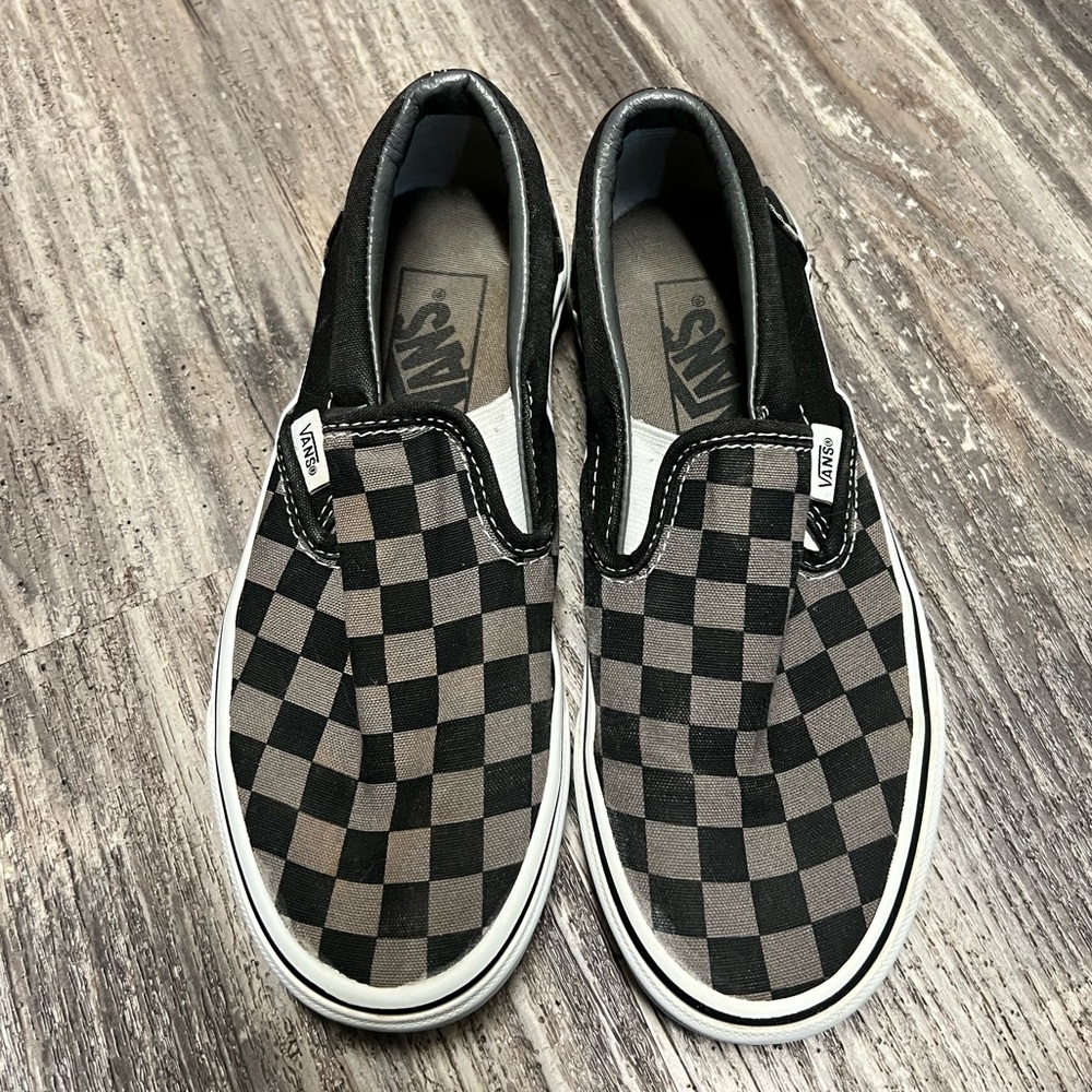 Black and gray checkered Vans kid’s size 3.5.